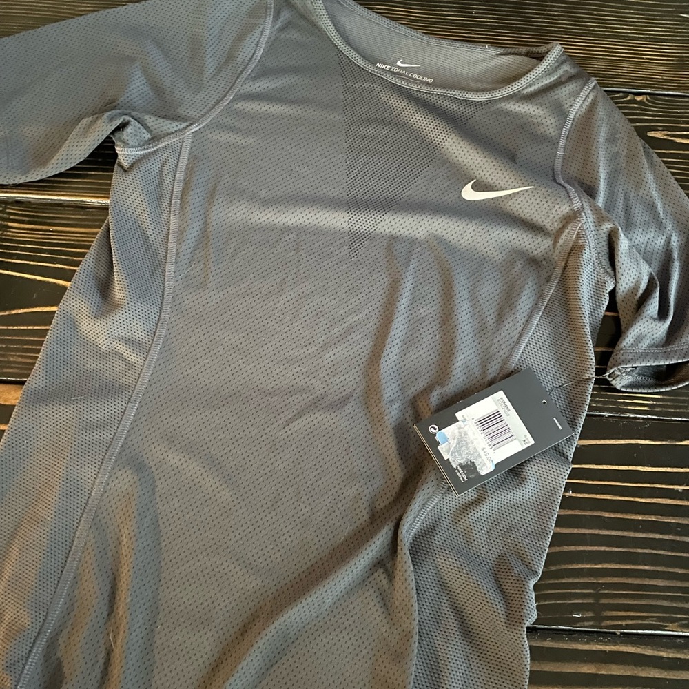 NWT Nike Women’s Workout Tee